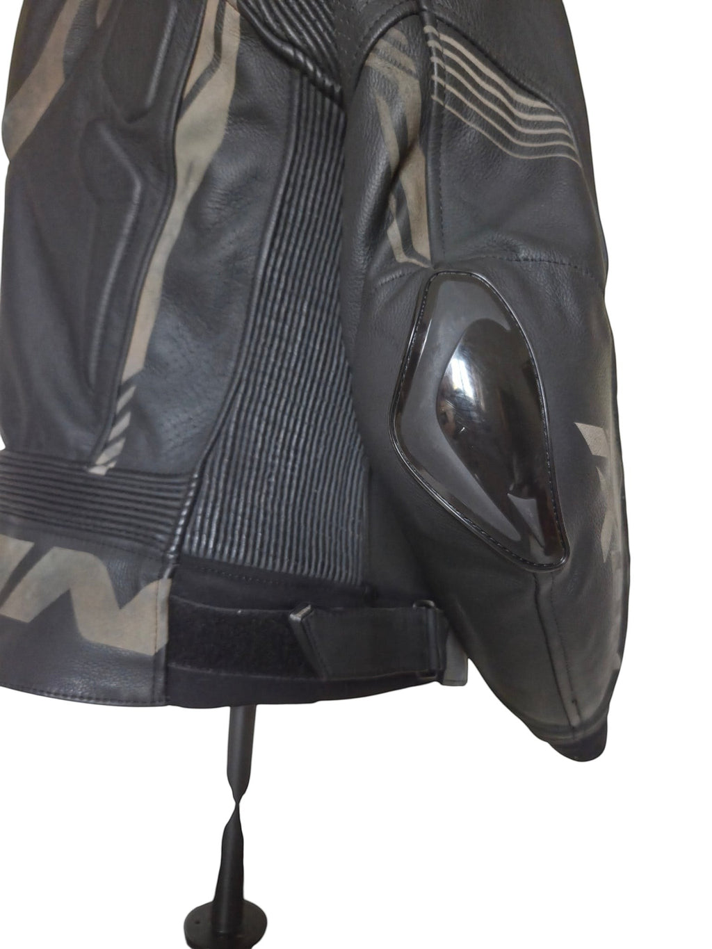 Veste de moto en cuir noir et gris Ixon Vortex 2, taille M, avec protections intégrées et doublure thermique amovible.